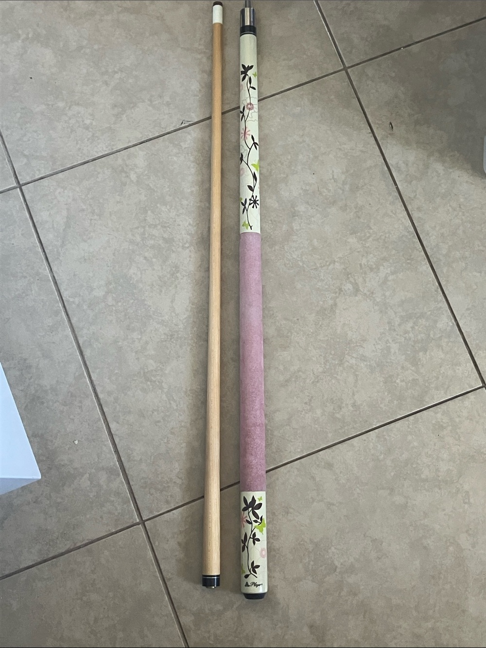 PLAYERS F-2750 “Flirt” 2 Piece Pool Cue Stick